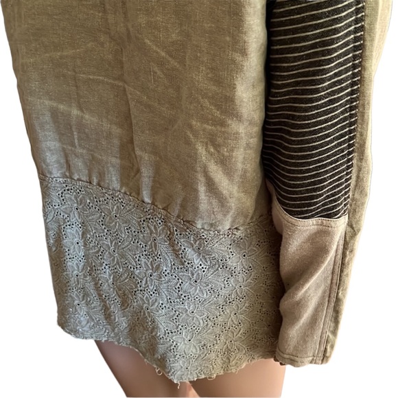 BKE gimmicks jacket with hood. Army green with metal buttons. - Picture 3 of 3